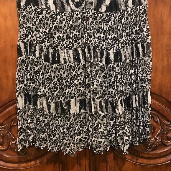 Maggie Barns Pleated Maxi Skirt Black & Gray Animal Print Size 3X - Picture 3 of 6